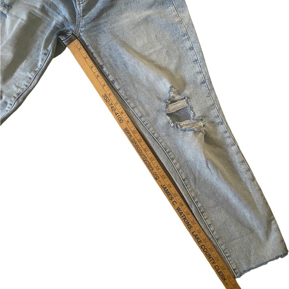 Old Navy OG Straight Full Panel Maternity Light Wash Jeans Size 6 Distressed - Picture 14 of 16